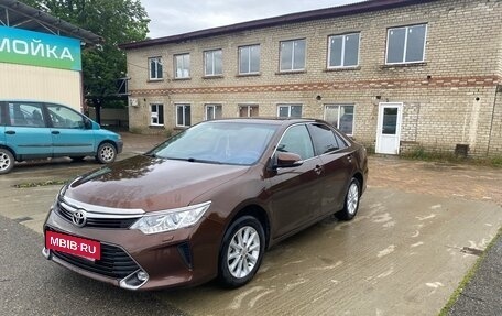 Toyota Camry, 2017 год, 1 950 000 рублей, 2 фотография