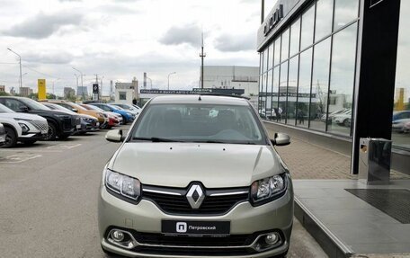 Renault Logan II, 2017 год, 930 000 рублей, 4 фотография