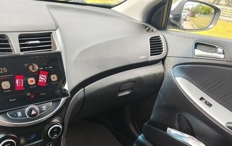 Hyundai Solaris II рестайлинг, 2015 год, 1 060 000 рублей, 13 фотография