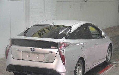 Toyota Prius IV XW50, 2017 год, 1 450 000 рублей, 2 фотография
