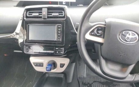 Toyota Prius IV XW50, 2017 год, 1 450 000 рублей, 4 фотография