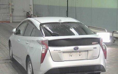Toyota Prius IV XW50, 2017 год, 1 450 000 рублей, 3 фотография
