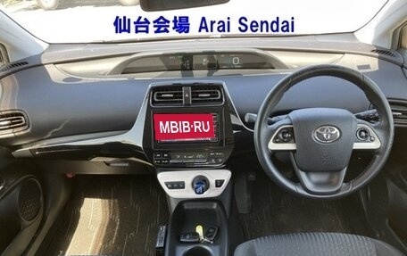 Toyota Prius IV XW50, 2017 год, 1 450 000 рублей, 5 фотография
