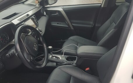 Toyota RAV4, 2017 год, 2 700 000 рублей, 4 фотография