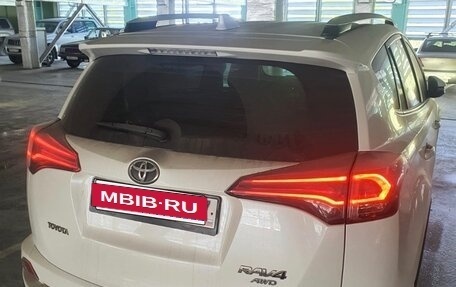 Toyota RAV4, 2017 год, 2 700 000 рублей, 3 фотография