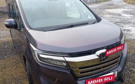 Honda Stepwgn IV, 2017 год, 2 200 000 рублей, 2 фотография