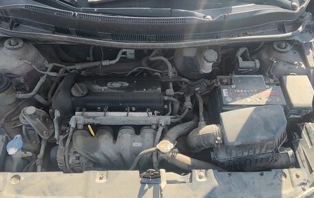 Hyundai Solaris II рестайлинг, 2013 год, 640 000 рублей, 2 фотография