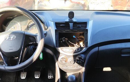 Hyundai Solaris II рестайлинг, 2013 год, 640 000 рублей, 3 фотография