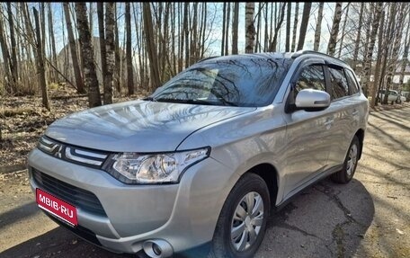 Mitsubishi Outlander III рестайлинг 3, 2013 год, 1 000 000 рублей, 1 фотография