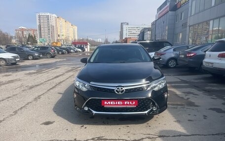 Toyota Camry, 2018 год, 1 950 000 рублей, 3 фотография