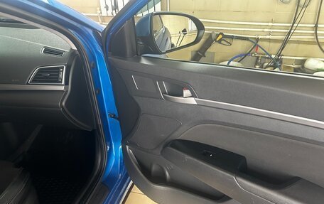 Hyundai Elantra VI рестайлинг, 2018 год, 1 299 999 рублей, 10 фотография