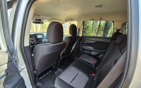Mitsubishi Outlander III рестайлинг 3, 2013 год, 1 000 000 рублей, 6 фотография