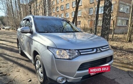 Mitsubishi Outlander III рестайлинг 3, 2013 год, 1 000 000 рублей, 2 фотография