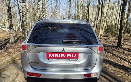 Mitsubishi Outlander III рестайлинг 3, 2013 год, 1 000 000 рублей, 12 фотография