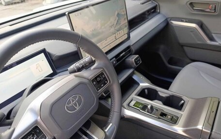 Toyota RAV4, 2025 год, 3 650 000 рублей, 8 фотография