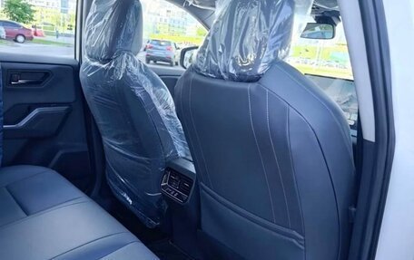 Toyota RAV4, 2025 год, 3 650 000 рублей, 11 фотография