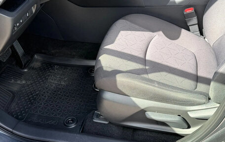 Toyota RAV4, 2021 год, 2 600 000 рублей, 11 фотография