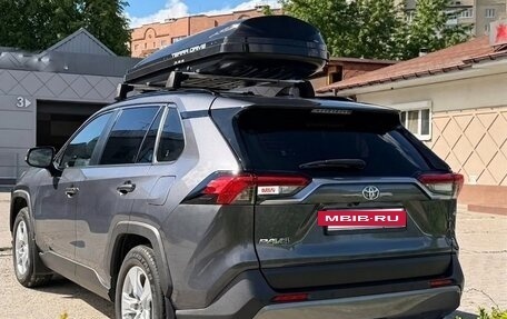 Toyota RAV4, 2021 год, 2 600 000 рублей, 3 фотография