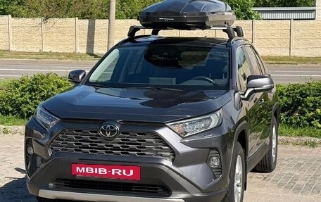 Toyota RAV4, 2021 год, 2 600 000 рублей, 5 фотография