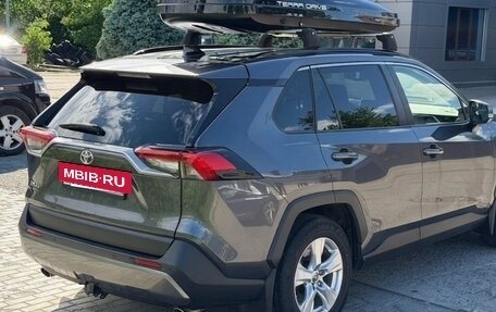 Toyota RAV4, 2021 год, 2 600 000 рублей, 2 фотография