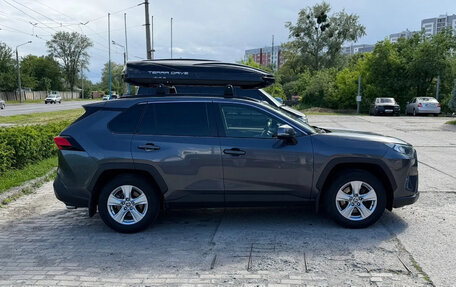 Toyota RAV4, 2021 год, 2 600 000 рублей, 17 фотография