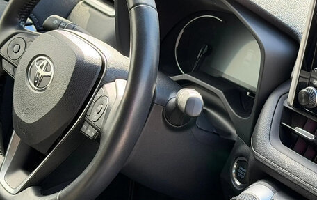 Toyota RAV4, 2021 год, 2 600 000 рублей, 14 фотография