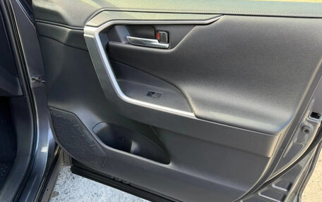 Toyota RAV4, 2021 год, 2 600 000 рублей, 15 фотография