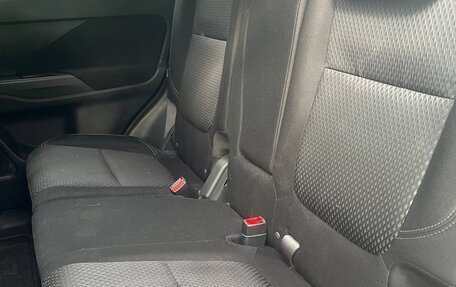 Mitsubishi Outlander III рестайлинг 3, 2019 год, 2 500 000 рублей, 10 фотография