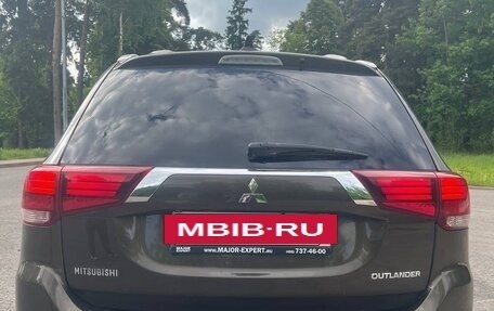 Mitsubishi Outlander III рестайлинг 3, 2019 год, 2 500 000 рублей, 4 фотография
