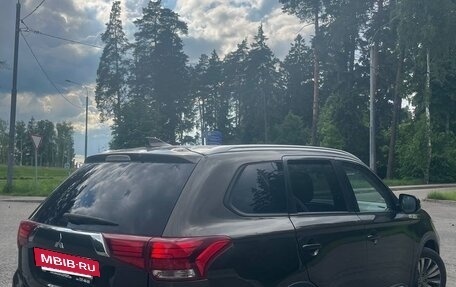 Mitsubishi Outlander III рестайлинг 3, 2019 год, 2 500 000 рублей, 6 фотография