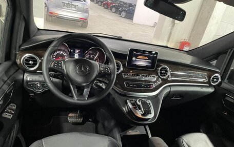 Mercedes-Benz V-Класс, 2017 год, 3 300 000 рублей, 5 фотография
