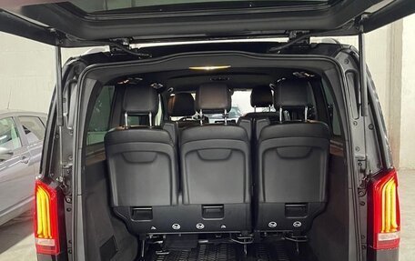 Mercedes-Benz V-Класс, 2017 год, 3 300 000 рублей, 3 фотография