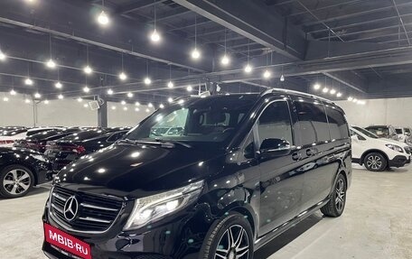 Mercedes-Benz V-Класс, 2017 год, 3 300 000 рублей, 2 фотография