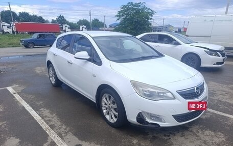 Opel Astra J, 2011 год, 600 000 рублей, 2 фотография