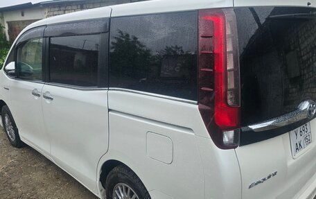 Toyota Esquire I, 2015 год, 2 300 000 рублей, 2 фотография