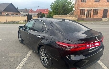 Toyota Camry, 2023 год, 3 150 000 рублей, 2 фотография