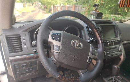Toyota Land Cruiser 200, 2010 год, 3 300 000 рублей, 10 фотография
