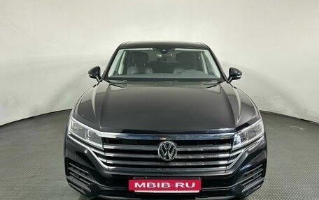 Volkswagen Touareg III, 2018 год, 4 390 000 рублей, 2 фотография