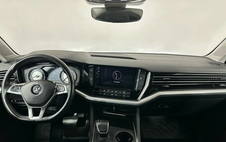 Volkswagen Touareg III, 2018 год, 4 390 000 рублей, 15 фотография