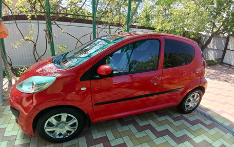Peugeot 107 I рестайлинг, 2012 год, 620 000 рублей, 3 фотография