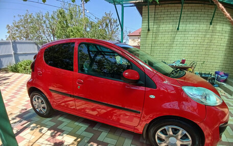 Peugeot 107 I рестайлинг, 2012 год, 620 000 рублей, 4 фотография