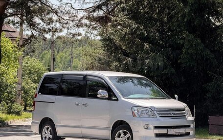 Toyota Noah III, 2007 год, 990 000 рублей, 4 фотография