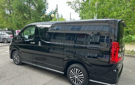 Toyota Granvia, 2023 год, 8 950 000 рублей, 3 фотография