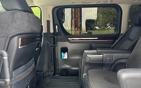 Toyota Granvia, 2023 год, 8 950 000 рублей, 10 фотография