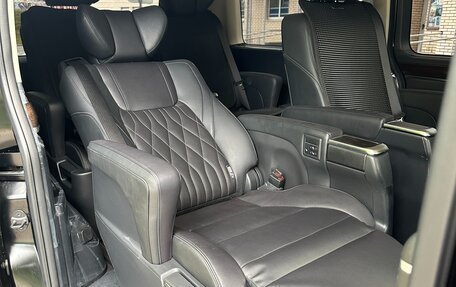 Toyota Granvia, 2023 год, 8 950 000 рублей, 14 фотография