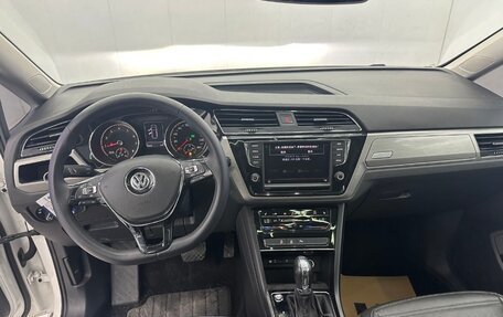 Volkswagen Touran III, 2020 год, 1 750 000 рублей, 6 фотография