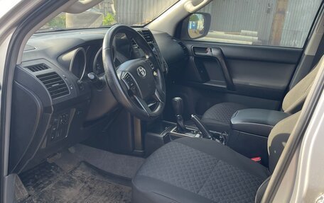 Toyota Land Cruiser Prado 150 рестайлинг 2, 2010 год, 2 200 000 рублей, 11 фотография