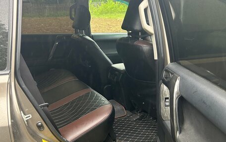 Toyota Land Cruiser Prado 150 рестайлинг 2, 2017 год, 3 850 000 рублей, 8 фотография