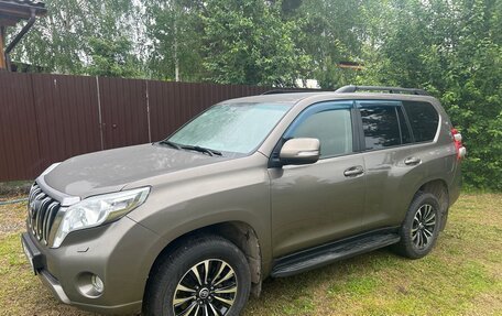 Toyota Land Cruiser Prado 150 рестайлинг 2, 2017 год, 3 850 000 рублей, 3 фотография