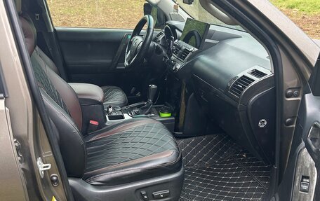 Toyota Land Cruiser Prado 150 рестайлинг 2, 2017 год, 3 850 000 рублей, 4 фотография